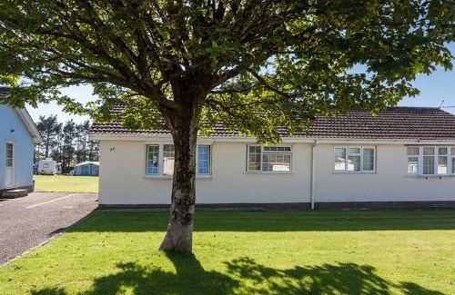 Scurlage House | 46 Gower Holiday Village