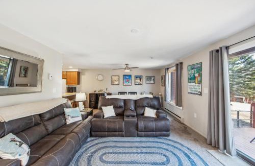 North Creek House | 46er 15E - Stylish & Comfortable Mountain Retreat