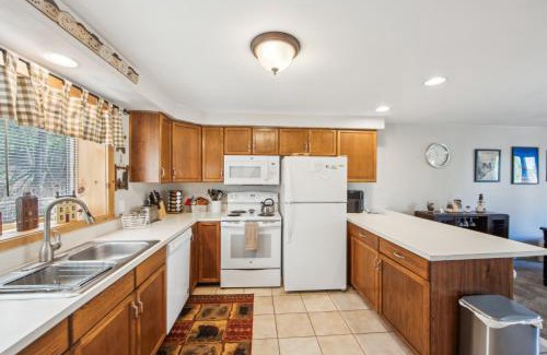 North Creek House | 46er 15E - Stylish & Comfortable Mountain Retreat