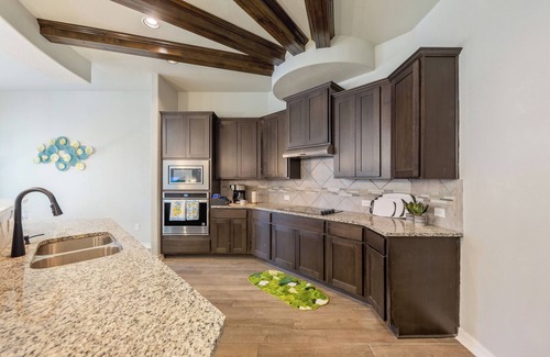 Medina Valley House | 4722 Modern Comforts in San Antonio