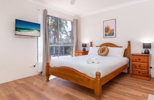 Forster House | 48 Wyuna Place - lovely family home right on the water at Forster Keys