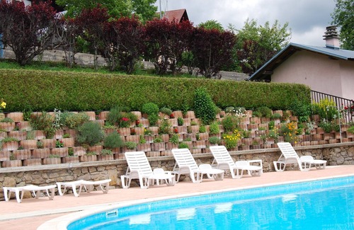 Flumet Apartment | 48m2 rental in chalet with pool view