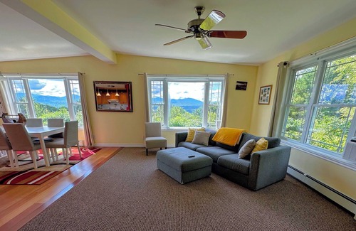 Littleton House | 48MH Cottage with Great Mountain Views, Private, Close to Littleton's Award Winning Main Street