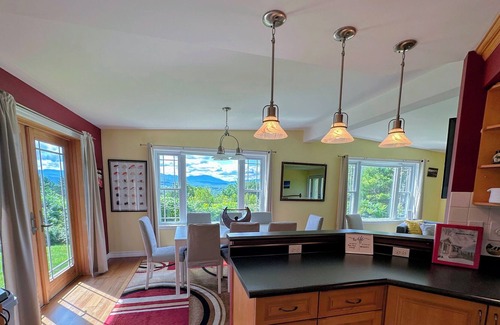 Littleton House | 48MH Cottage with Great Mountain Views, Private, Close to Littleton's Award Winning Main Street