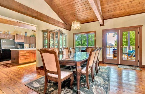 Huddleston House | 496 m² House ∙ 4 bedrooms ∙ 6 guests