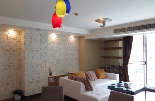 Khlong Toei Nuea Apartment | 4B - 2 Bedroom Downtown Apartment with shared Pool