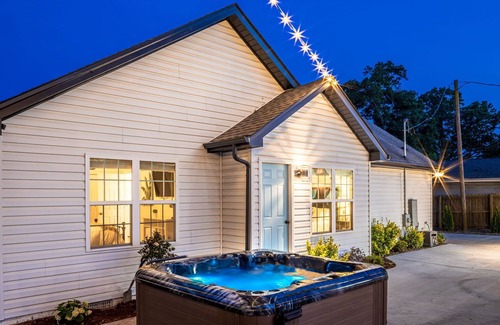 Charlotte House | 4B Luxury South End Property W Hot Tub