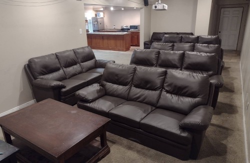 South Jordan House | 4B Miracle Lodge-Indoor Court-Stay&Play Together-Staycation/Reunions/Events/Ski