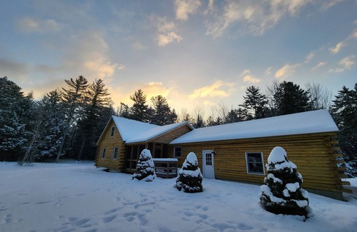 Thornton House | 4b2b true Log retreat in the heart of the Whites