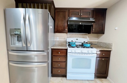 Azusa House | 4B3B Modern Spacious House with Nice Backyard