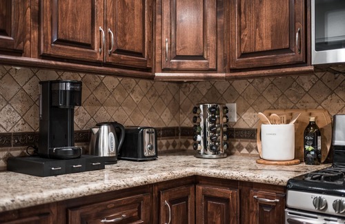 Riverside House | 4b3b Spacious House/Free Parking/Pet friendly