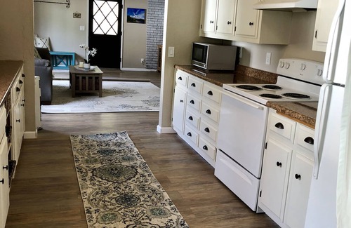 Dunsmuir House | 4BD/1BA Large Remodeled Home 50 Yards to River!