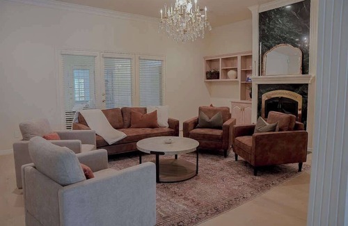 Amarillo House | 4Bd/2.5ba Movie Room Pool table bathtub, 3 Car Gar