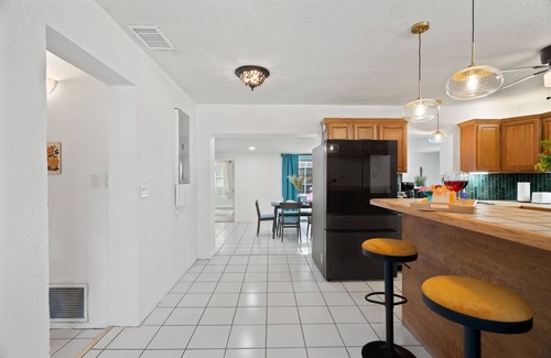 Clearwater House | 4bd/2br Tiki Bar, King bed, & Pool. amenities galore!n