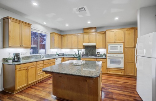Vallejo House | 4BD/3BA Spacious Mare Island Home -> Billiards+BBQ