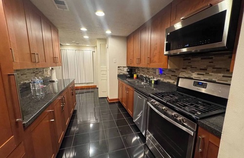 Norcross House | 4BD 3Bath Modern City Escape
