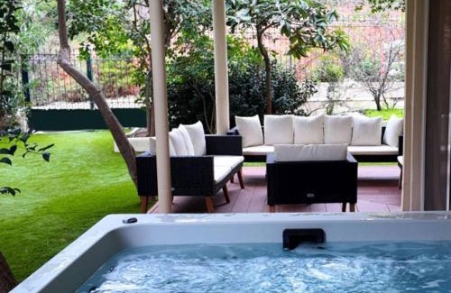 Vouliagmeni Apartment | 4bd Apartment With Outdoor Jacuzzi Garden