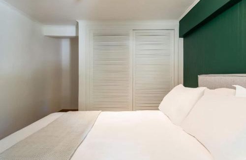 Vouliagmeni Apartment | 4bd Apartment With Outdoor Jacuzzi Garden