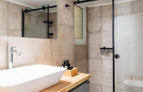 Vouliagmeni Apartment | 4bd Apartment With Outdoor Jacuzzi Garden