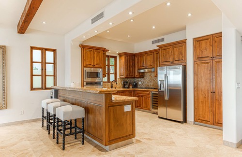 Buzzards House | 4BD Beachfront Villa with infinity pool and jacuzzi