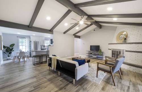 Round Rock House | 4BD Flat, Sleeps 10 - kids playroom w/bunkbed! 🐾 Pets OK, Near Public Pool!