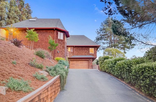 San Rafael House | 4BD+Grand Room Marin Home w/Hot Tub, Billiards, BBQ, VIEWS!