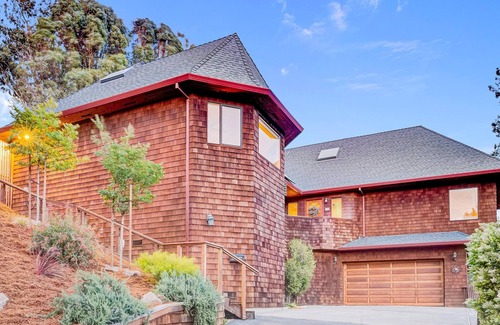 San Rafael House | 4BD+Grand Room Marin Home w/Hot Tub, Billiards, BBQ, VIEWS!
