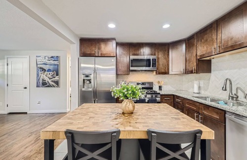 Lamar Heights Area House | 4BD - Hot Tub, BBQ, Games - 10 Mins to Olde Town