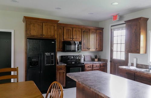 Normandy Apartment | 4BD House Farm Stay on Lake and Duck River