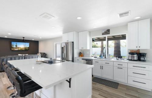 Raskin Estates House | 4BD Kierland & Scottsdale Quarters Pool & Palms