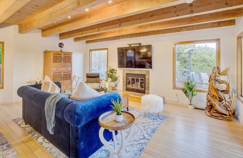 San Rafael House | 4BD Marin Retreat w/HotTub, Billiards, BBQ/Firepit