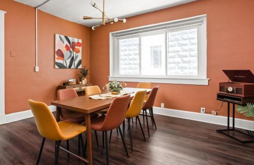 Indianapolis House | 4BD near Indy 500 Speedway - BBQ & Backyard