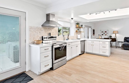 Dobson Ranch House | 4BD|Newly Remodeled✶Pool✶Your Desert Resort
