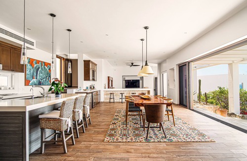 Buzzards House | 4BD Ocean View Villa Walking Distance from the Pristine Beach