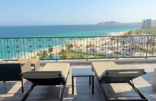 Mauricio Castro Villa | 4BD Oceanfront Unit at Villa La Valencia