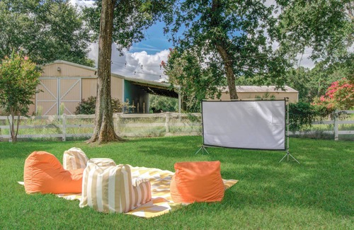 Conroe House | 4BD - Pool & Movie Theater - Lake Conroe Nearby