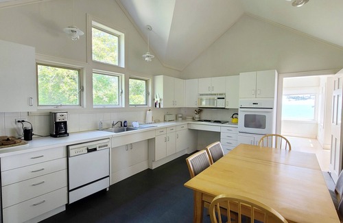 Wellfleet House | 4BD Right on Wellfleet Harbor-A/C, Direct Beach Access, Wonderful Water Views