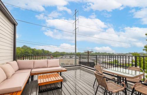 Nashville House | 4BD Townhome East Nash with Rooftop 12ppl