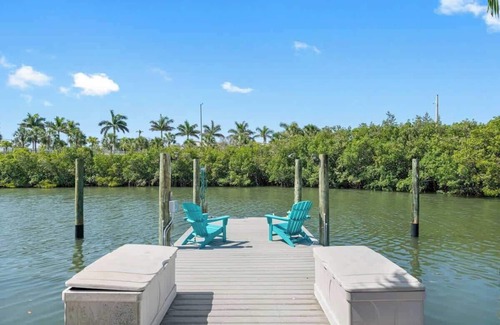 Indian Rocks Beach House | 4Bdm Waterfront Home w/Heated Pool, Walk to Beach
