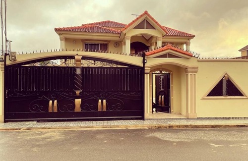 Prado Oriental House | 4BDR-FAMILY-POOL-BILLAR