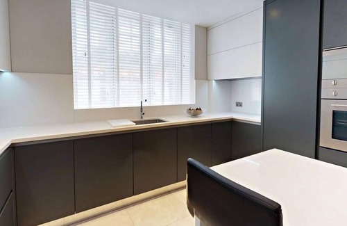 St. Pancras and Somers Town Apartment | 4bdr Flat well appointed and impeccably maintended