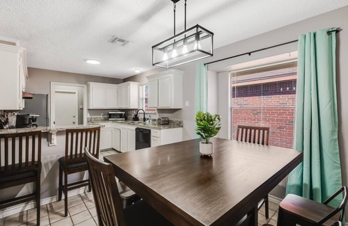 South Side House | 4BDR+GameRoom+GroupsWelcome+Extd Stay Discounts