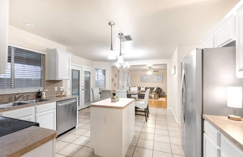 South Side House | 4BDR+PrivatePool+Game Room+BBQ+FirePit+Fits12