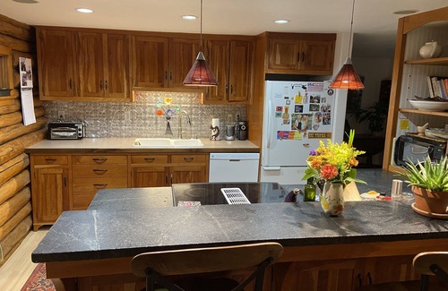 Moose Wilson Road House | 4bdrm 3ba Ski House sleeps 8 comfortably. On the Village Road to JHMR.