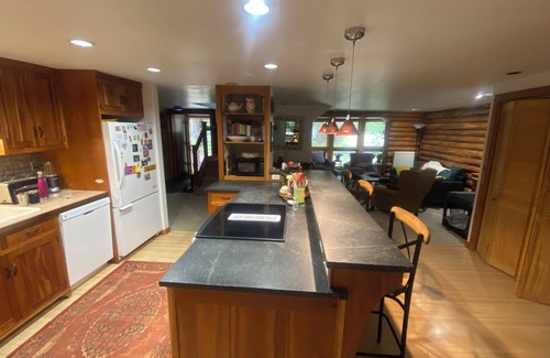 Moose Wilson Road House | 4bdrm 3ba Ski House sleeps 8 comfortably. On the Village Road to JHMR.