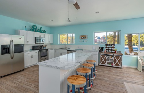 Mead House | 4Bdrm Insta-worthy Texoma Lake Retreat