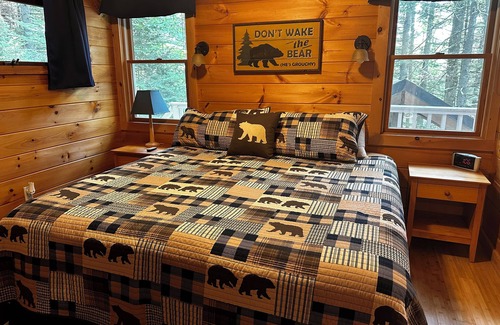 Wilmington House | 4bdrmHouse-DogFriendly-HotTub-FirePlace-PokerTable-10 min to Mt Snow
