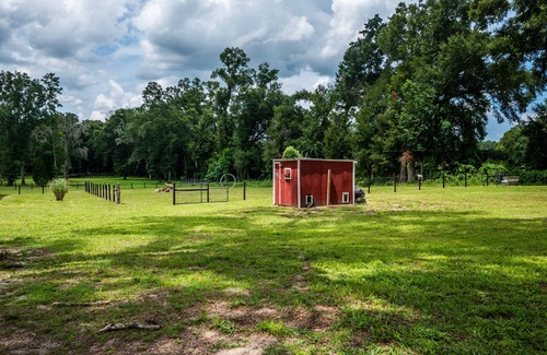 Fellowship House | ✨ 4bed 2.5bath Pool Home. 5 mins from WEC! Sleeps 8-10 Guests. Pet Friendly