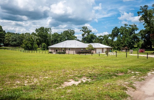 Fellowship House | ✨ 4bed 2.5bath Pool Home. 5 mins from WEC! Sleeps 8-10 Guests. Pet Friendly