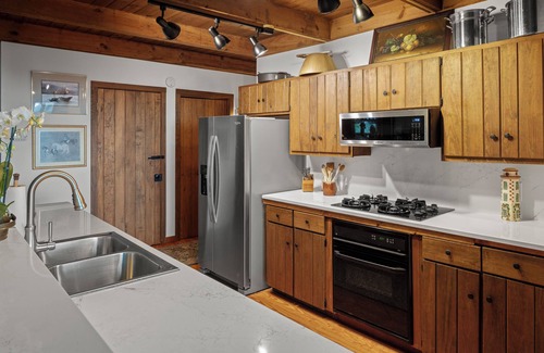 Wolf Laurel House | 4Bed/4Bath Mountain Retreat in Wolf Laurel CC with 60-mile views.